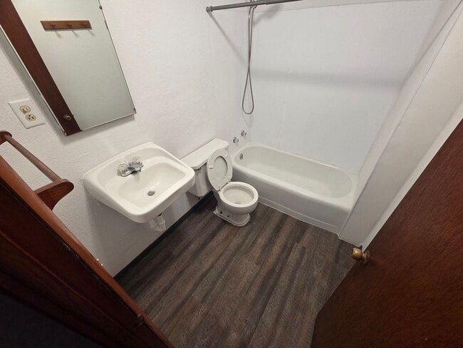 Building Photo - 3 Bedroom house in Rockwell City $850