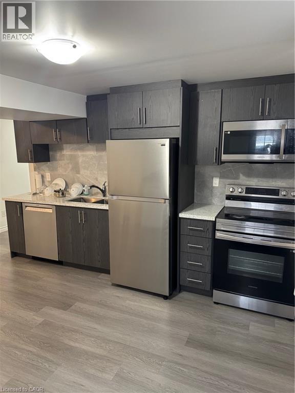 Photo du bâtiment - 107 Victoria Ave N