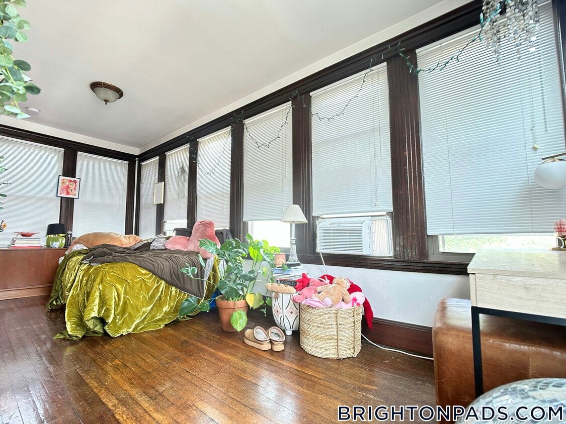 Foto del edificio - 324 Faneuil St