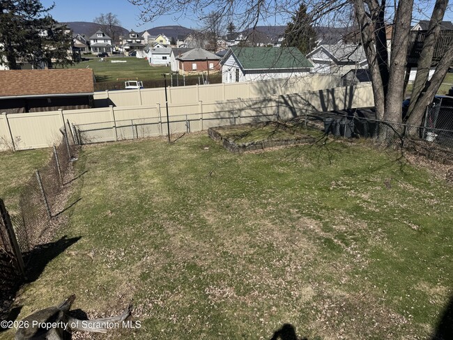 Building Photo - 205 Battin St