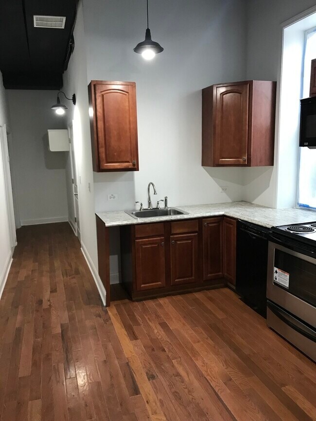 Foto del edificio - 3436 S Western Ave