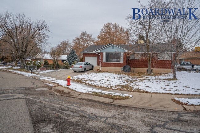 Building Photo - 787 E Lindsay St