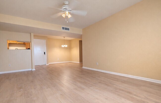 Foto del edificio - 8529 Hearth Dr