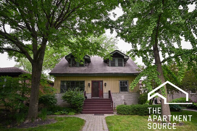 Foto del edificio - 3732 N Harding Ave