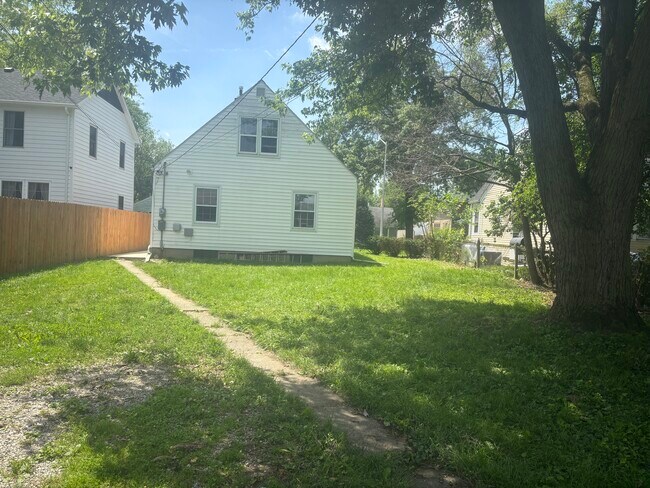 Foto del edificio - 825 McKinnie Ave