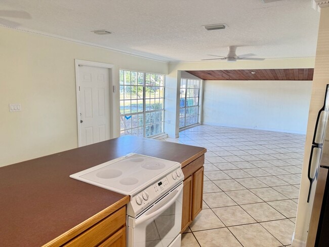 Building Photo - 3/2 Home located in PRIME South Tampa! Available NOW!