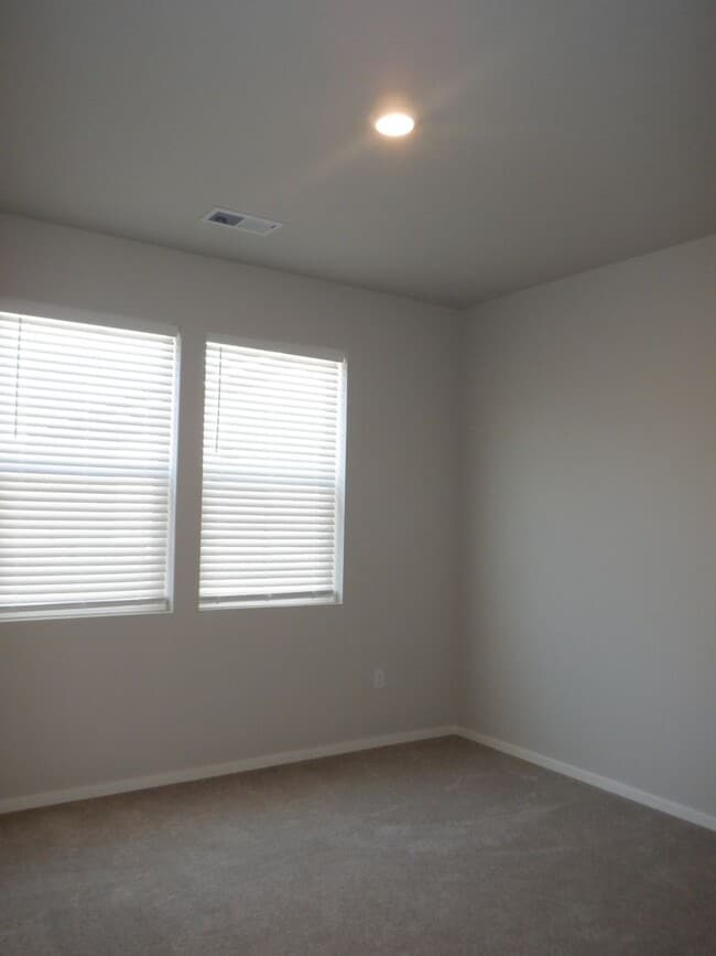 Foto del edificio - Newer Single Level 2 Bed/2 Bath in NW Redm...