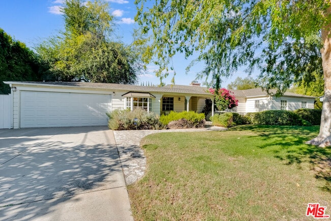 Building Photo - 11951 Landale St