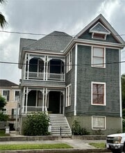 Building Photo - 513 17th St