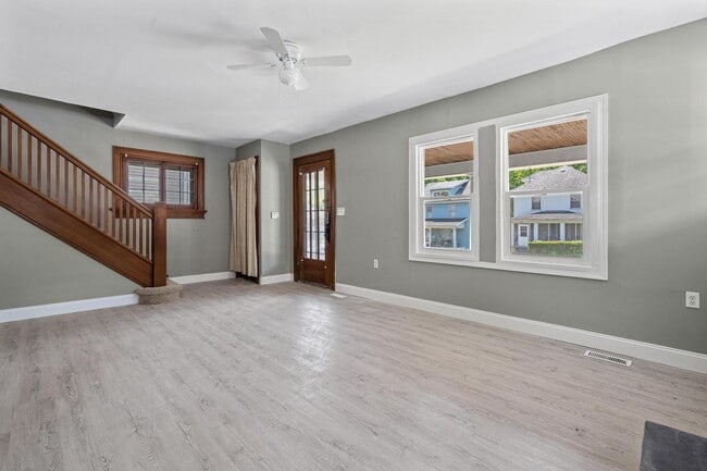 Building Photo - 135 W Hudson Ave