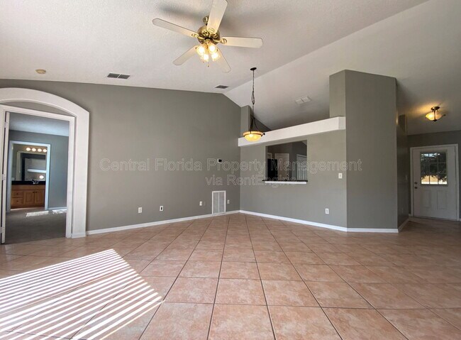 Foto del edificio - 13820 Eagleridge Ct