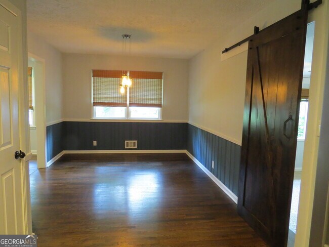 Building Photo - 1570 Van Epps St SE