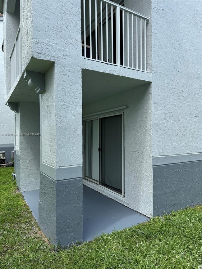 Building Photo - 2620 S University Dr