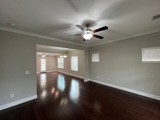 Building Photo - Luxury Living - 3 BR, 2.5 Bath + Bonus Tow...