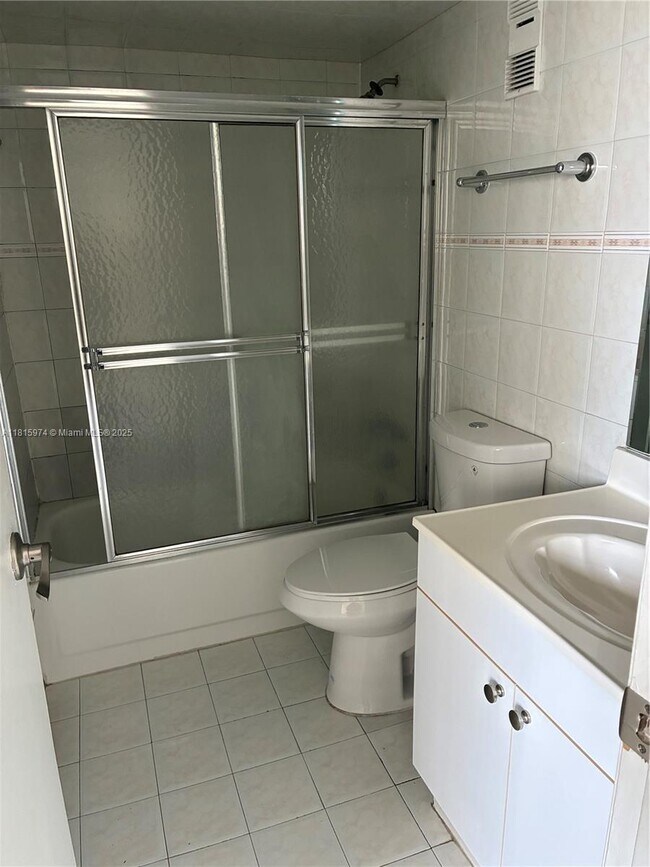 Foto del edificio - 4675 W 18th Ct
