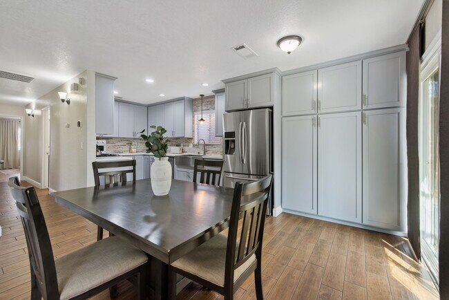 Foto del edificio - 2832 N Central Ct