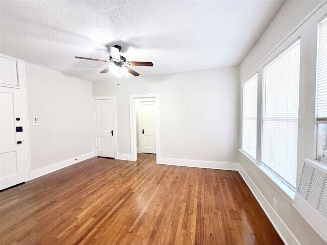 Foto del edificio - 1126 Berthea St