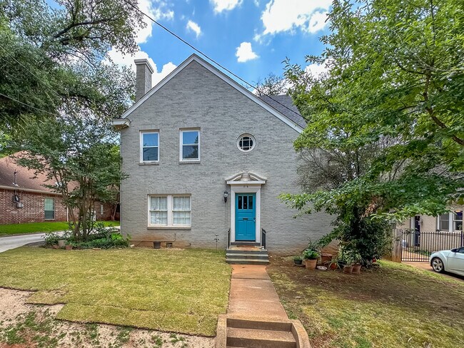 Building Photo - 816 S Chilton Ave