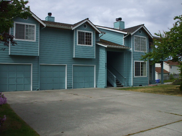 Primary Photo - Reis (987 SW Barrington Dr)