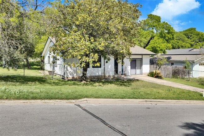 Building Photo - 3900 E 16th St