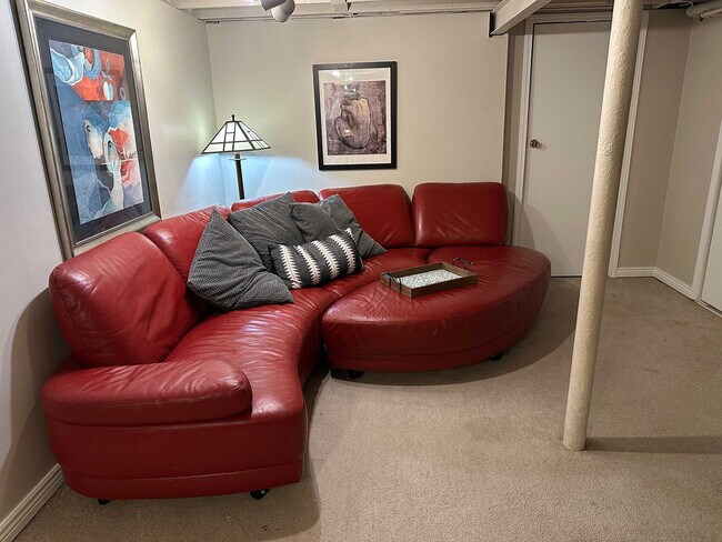 Building Photo - 2933 Ivanhoe St