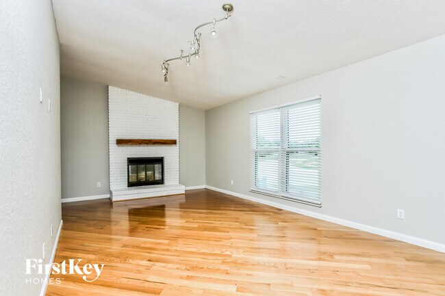 Foto del edificio - 4332 Meadowgreen Trails Dr