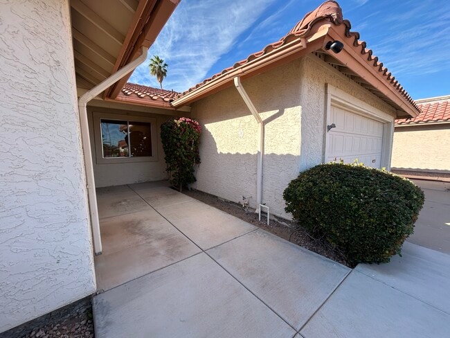 Building Photo - 12138 S Tomi Dr