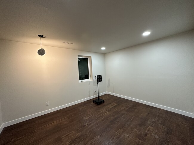 Primary bedroom - 5051 S Meade St