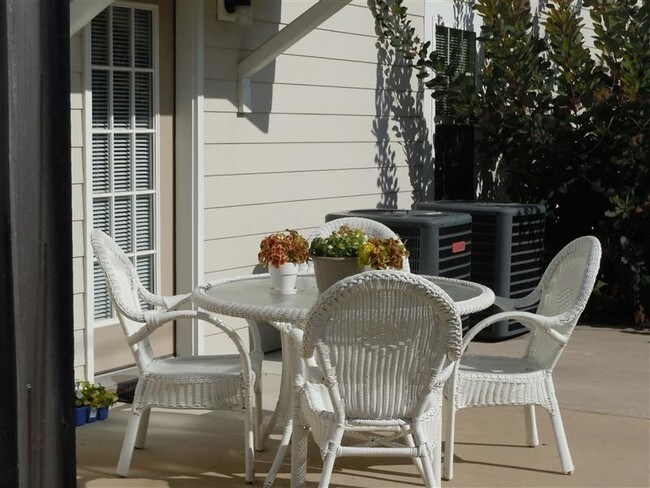 Building Photo - Sanibel Executive Suites / Extended Stay