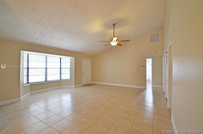 Building Photo - 8092 SE Highpoint Way