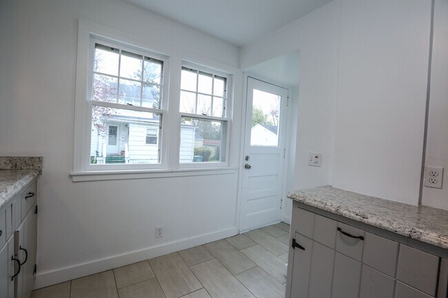 Building Photo - 88 Corning Park