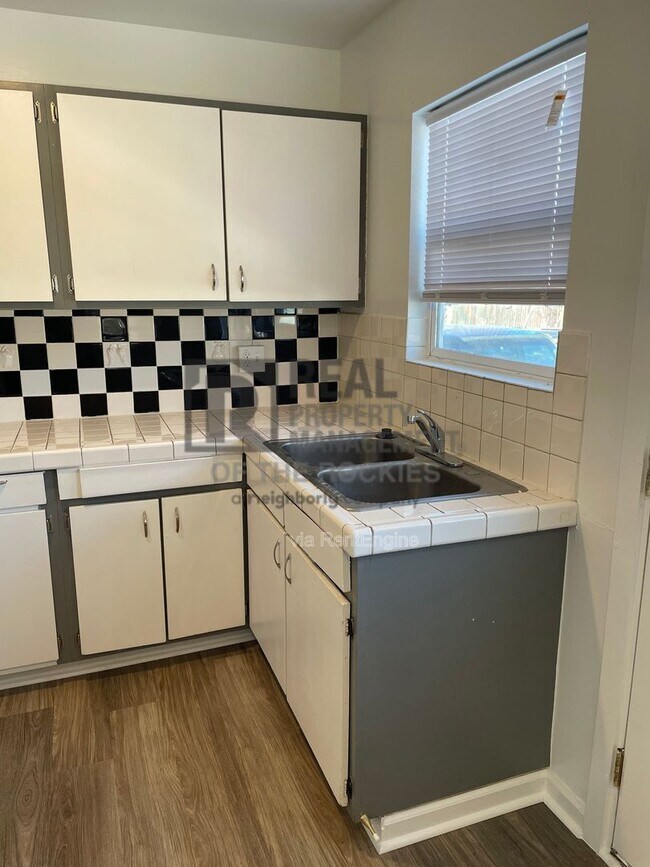 Building Photo - 833 30th Ave Ct