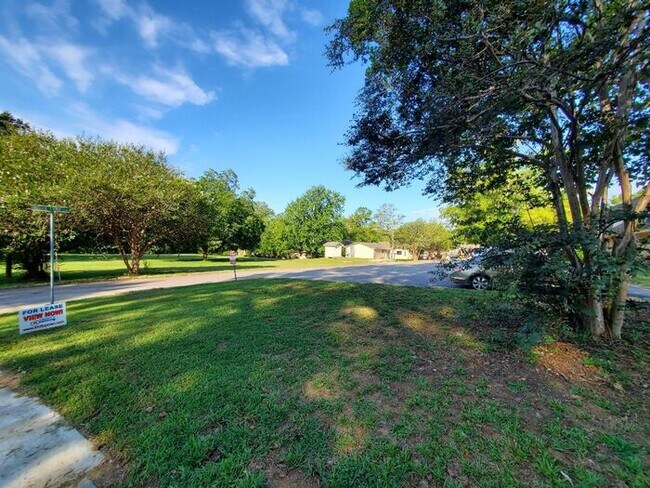Foto del edificio - Charming Upstairs Apartment in Newberry, SC!