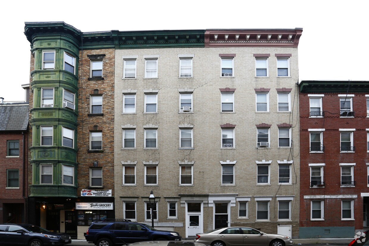 Building Photo - 162 Endicott St