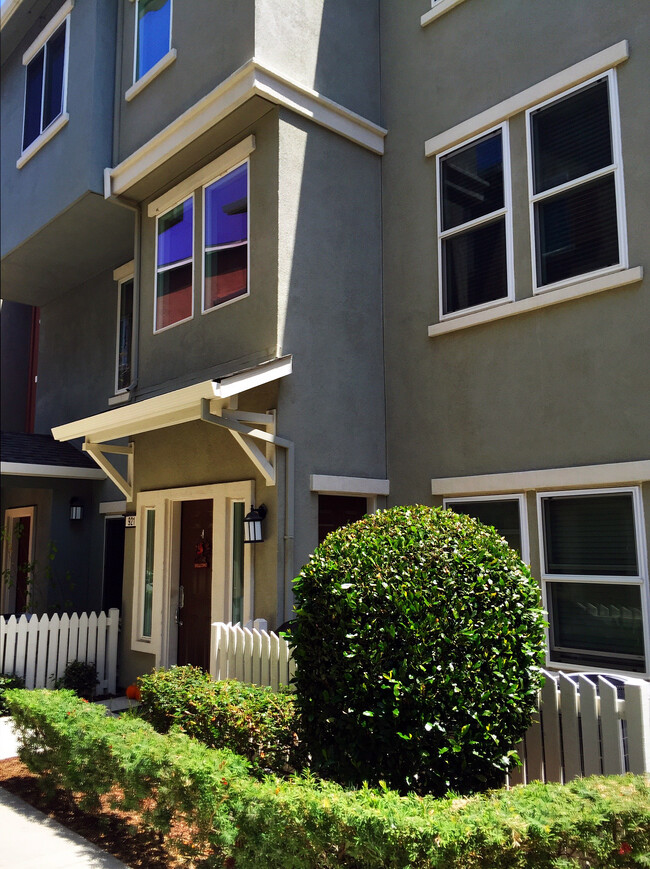 Townhome available - 921 Alta Mar Terrace