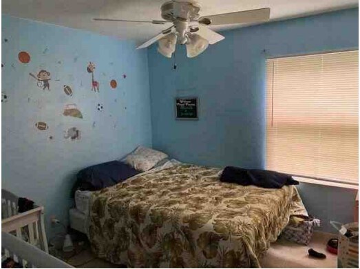 Middle bedroom - 724 Vicksburg Dr
