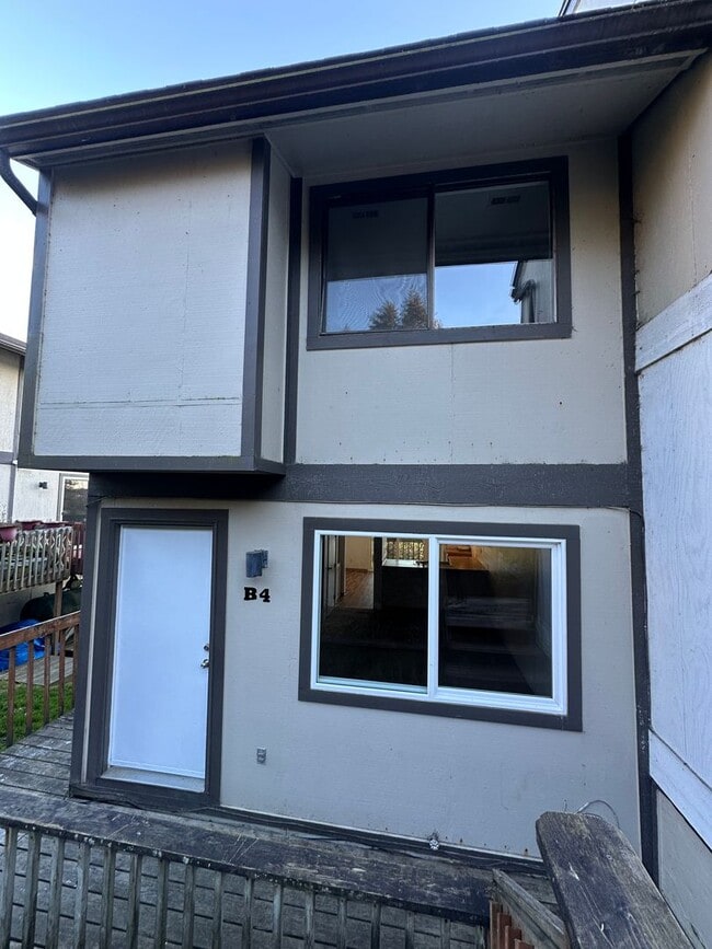 Foto del edificio - 1820 Larch Street B4