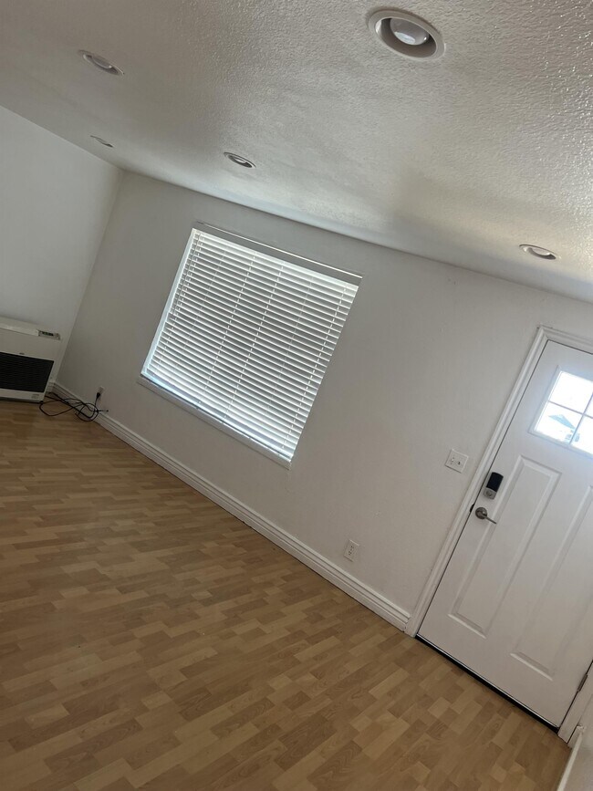 Building Photo - 951 Sunrise Dr
