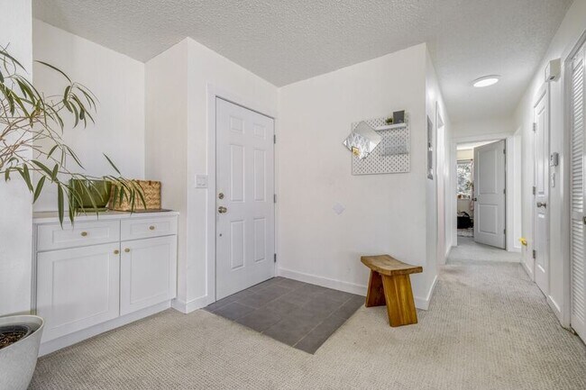 Foto del edificio - 6520 Delmonico Dr