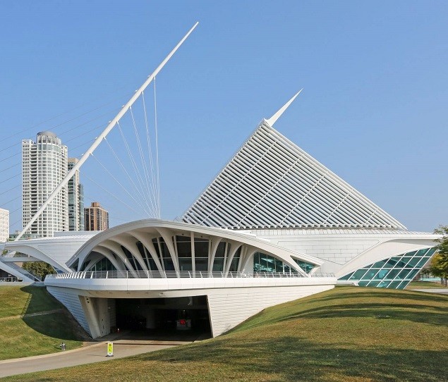 The futuristic architecture of the Milwaukee Art Museum