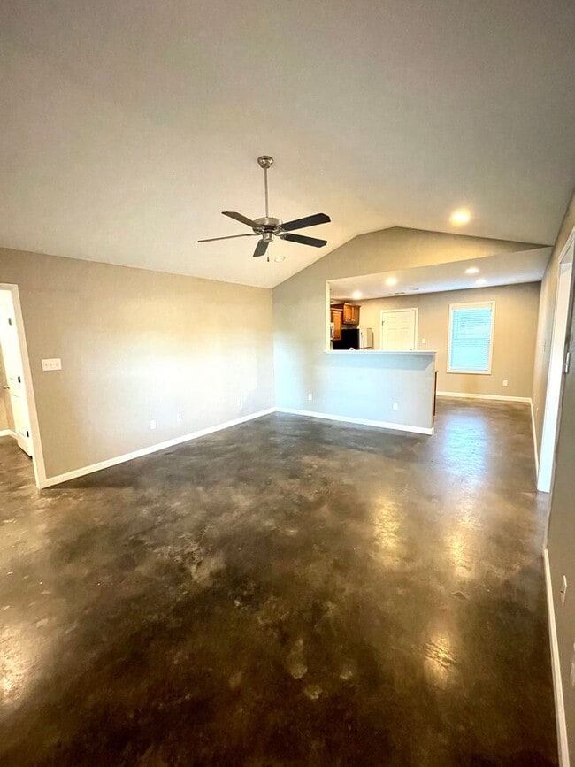 Building Photo - 3 Bedroom / 2 Bath In Pocahontas