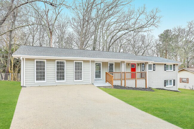 Building Photo - 6224 Shallowford Way