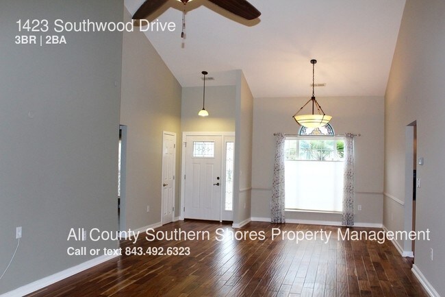 Building Photo - 1423 Southwood Dr