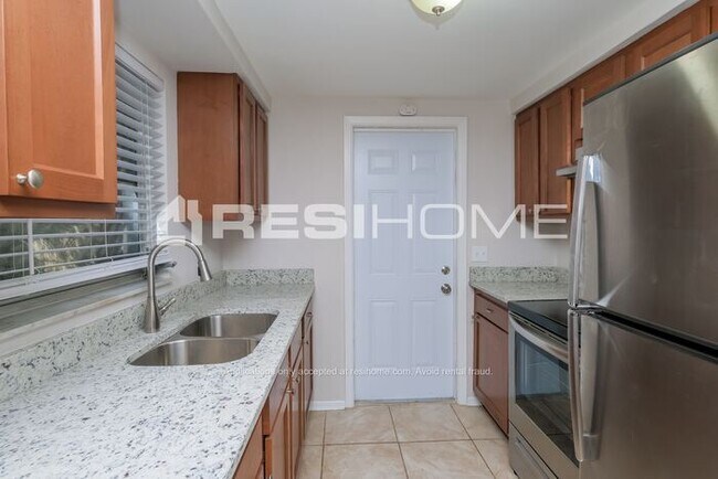 Foto del edificio - 7726 Topay Ln
