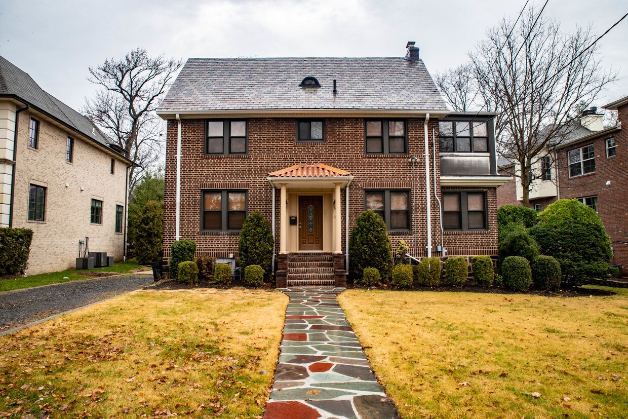 83 Bluff Rd, Fort Lee, NJ 07024 House for Rent in Fort Lee, NJ