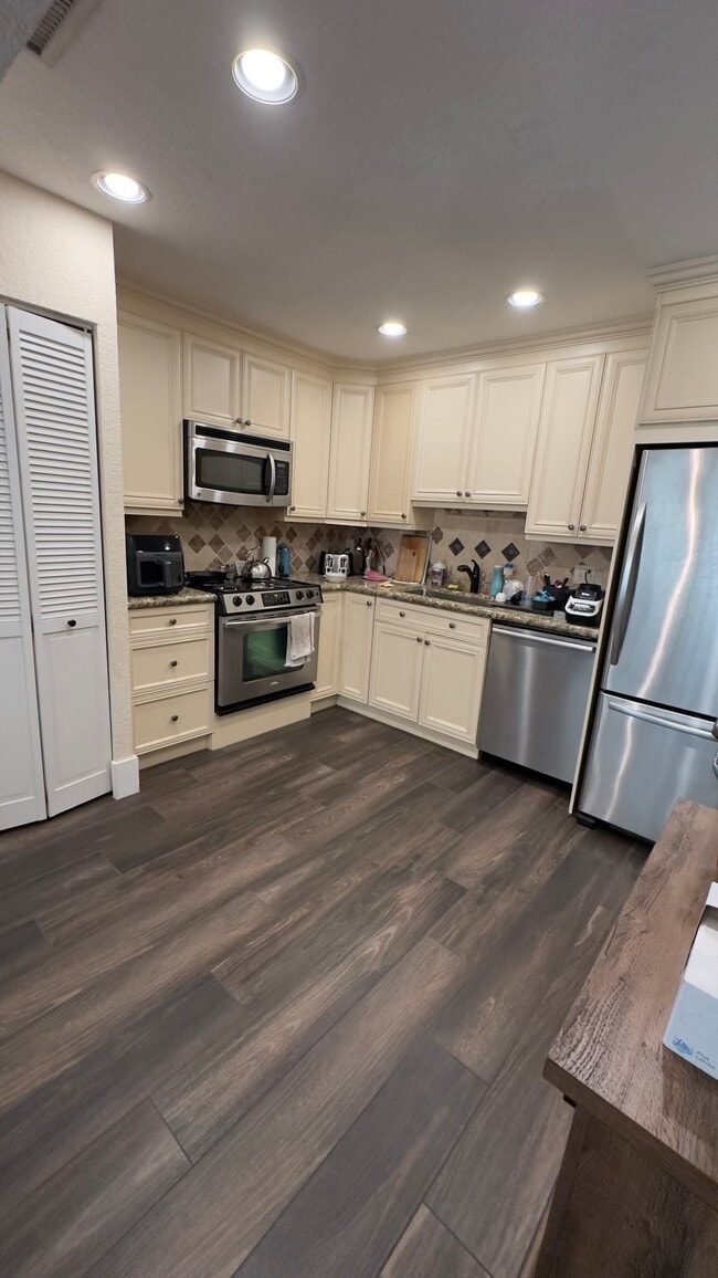 Building Photo - 3620 W Bell Dr