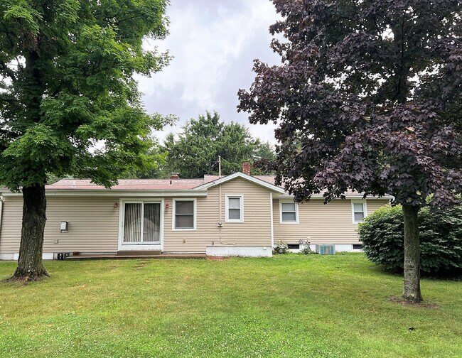 Building Photo - 2526 Amelia Dr