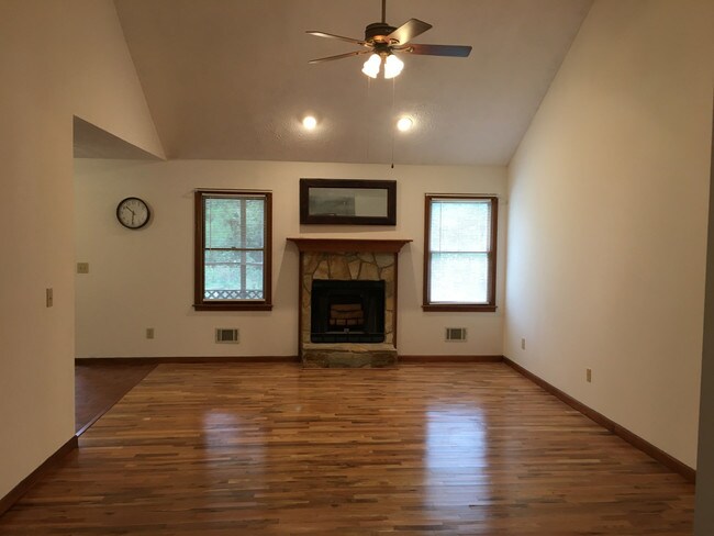 Building Photo - 208 Deer Run Drive
