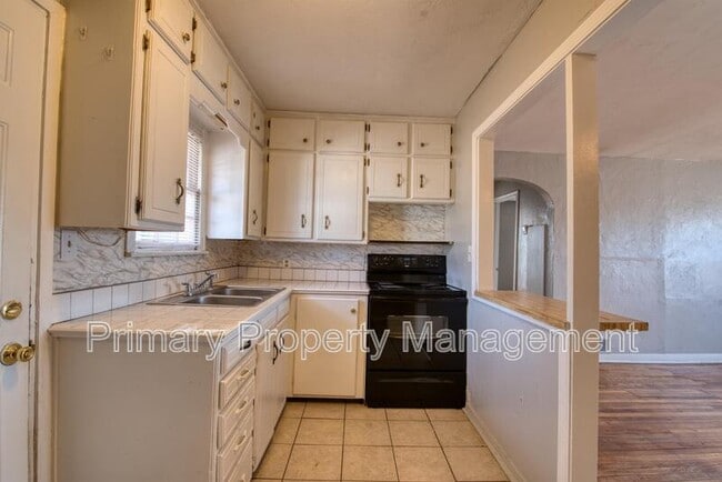 Photo - 4600 N Hamilton Dr House