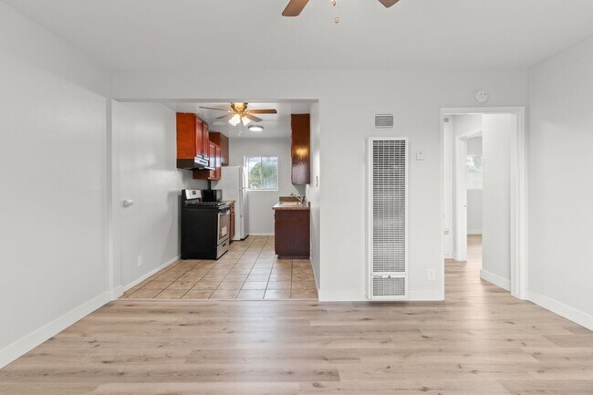 Foto del edificio - 621 Cerritos Ave